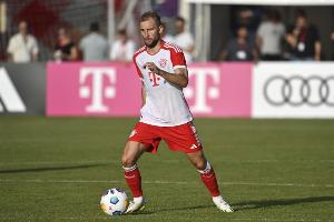 记者：莱默尔希望下赛季能多踢中场，他更偏好该位置