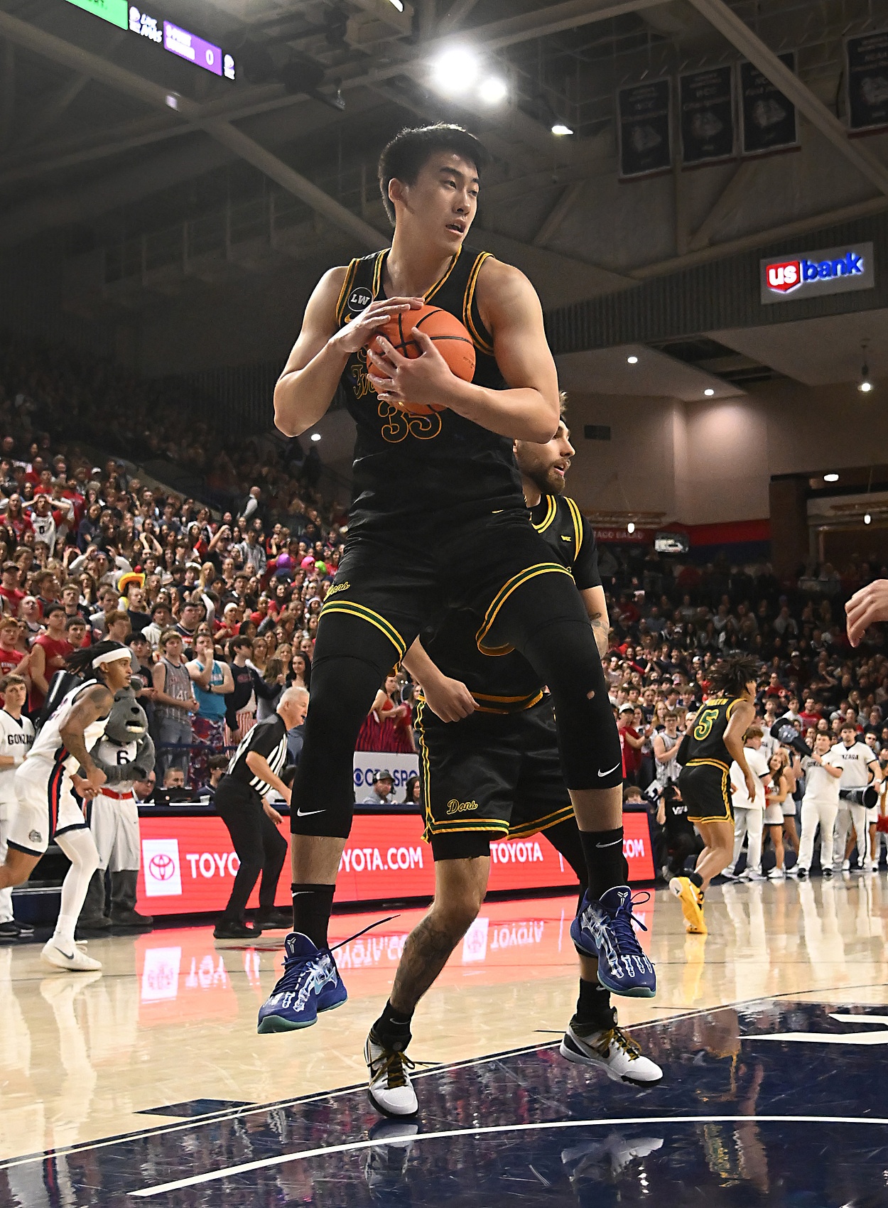 米乐-媒体人：没出场时间让人糟心 王俊杰转校去适合自己风格的球队吧