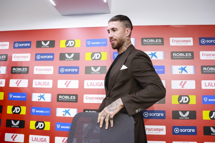 米乐M6官网-迈入不惑之年！马卡：40岁拉莫斯生涯29冠，下家不愁但也可能退役